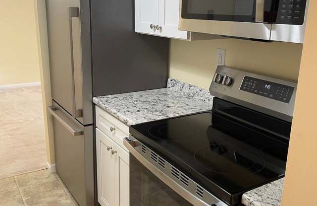 Oversized 2 bedroom unit in prime location photos photos