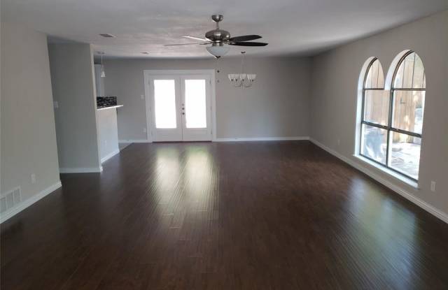 1114 Jungle Drive Gallery 4