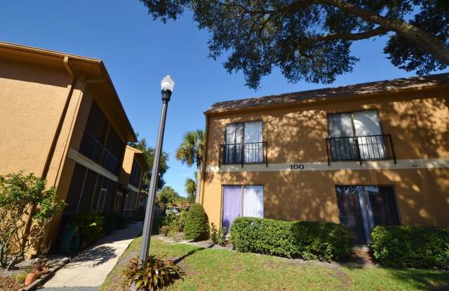 Gorgeous 1/1 Condo in Winter Springs ~ Updated Kitchen/Bath  Real Hardwood Floors! photos photos