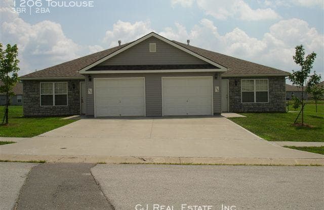1206 Toulouse - 1206 Toulouse St, Belton, MO 64012