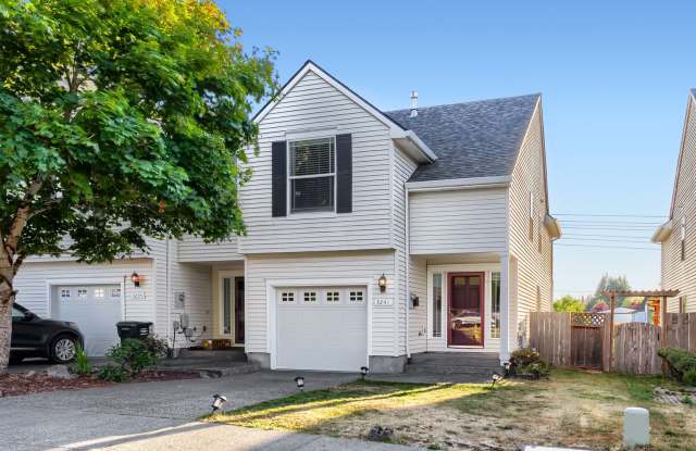 3BR/2.5BA Bethany Townhome — Attached Garage, Fenced Yard & Gas Fireplace (NW Portland / Bethany) photos photos