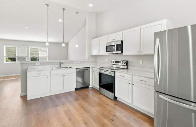 1 Month FREE Rent! Applied to Your First Full Month. Terms & Conditions Apply. Gallery 3