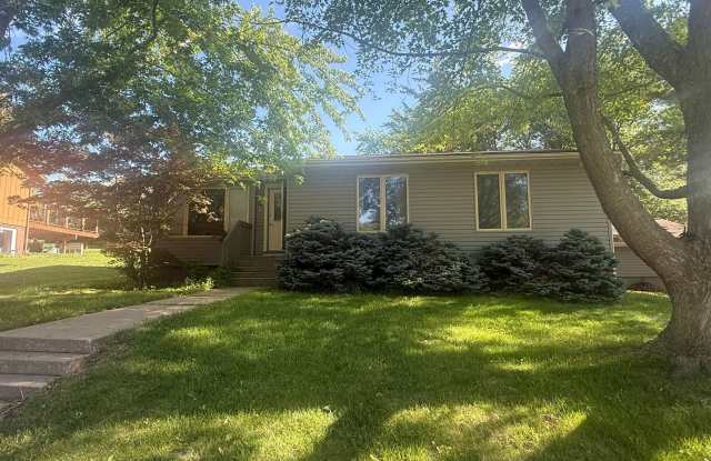 New Listing - 4 Bedroom House on Iowa City Westside on Sunset photos photos