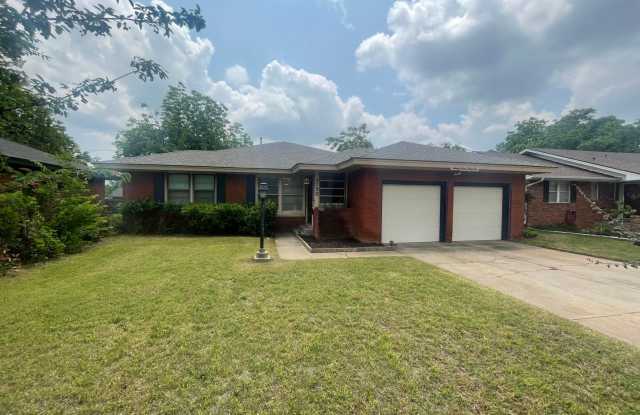 4 bed 2 bath 2 car, Great Character and storage for days! Established Neighborhood, pretty Landscaping and lots of space!! photos photos