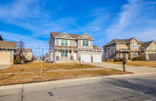 4 bedroom home a block east of Centennial High School in Ankeny! - 2319 Northwest Ashland Parkway, Ankeny, IA 50023