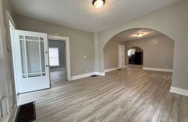 For Rent: 1203 S Shipley! Spacious 2 Bedroom Home! - New Appliances, Washer & Dryer Hookups included! photos photos