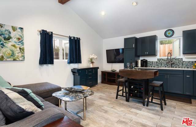 8308 Flight Ave unit: Adu photos photos