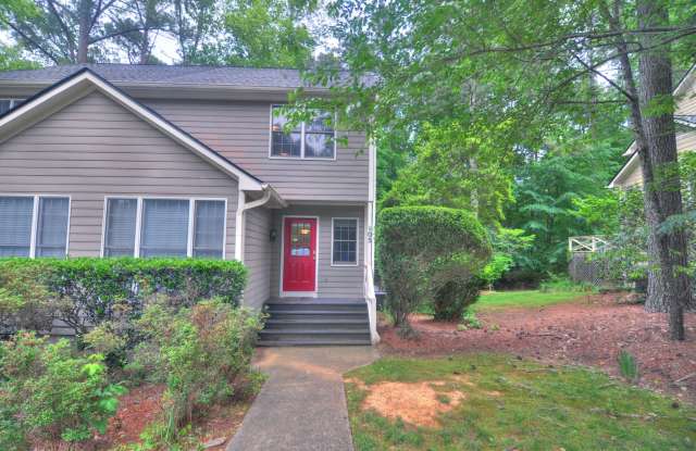 Minutes to UNC-Chapel Hill - 2 bedroom Townhouse - 105 Mallard Court, Chapel Hill, NC 27517 Minutes to UNC-Chapel Hill - 2 bedroom Townhouse - 105 Mallard Court, Chapel Hill, NC 27517