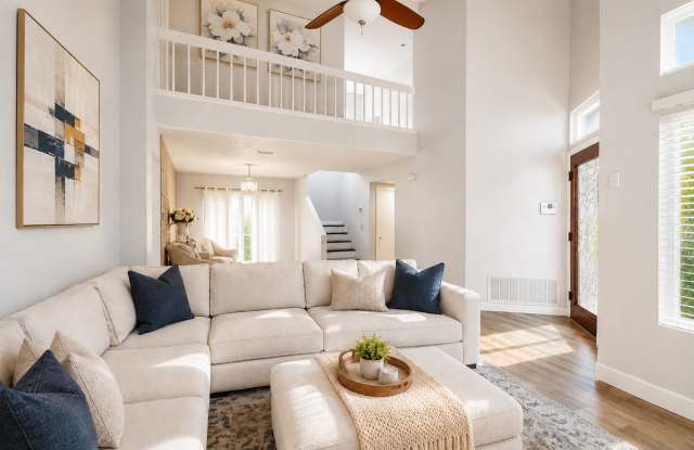 Charming 3-Bedroom, 2.5-Bathroom Home in East Lake Chula Vista! Gallery 3