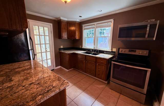 Adorable Single Family Home In Southeast Pittsfield photos photos