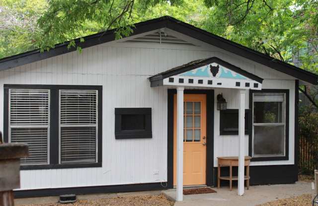 Charming North Campus Bungalow Gallery 3