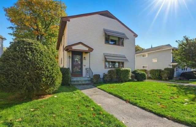 699 Chestnut Street - 699 Chestnut Street, Manchester, NH 03104