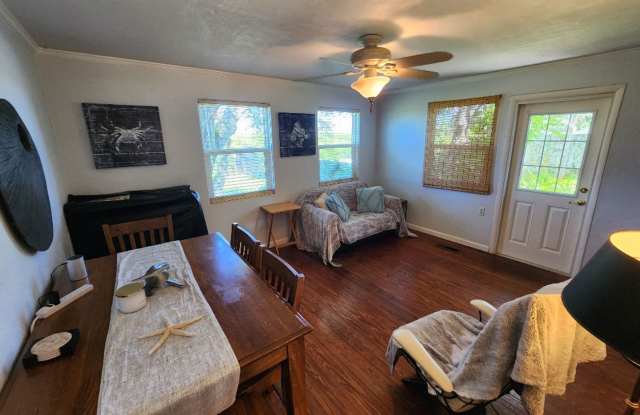 Quaint 1 bed 1bath Apartment - 102 Charlotte Avenue, New Smyrna Beach, FL 32168