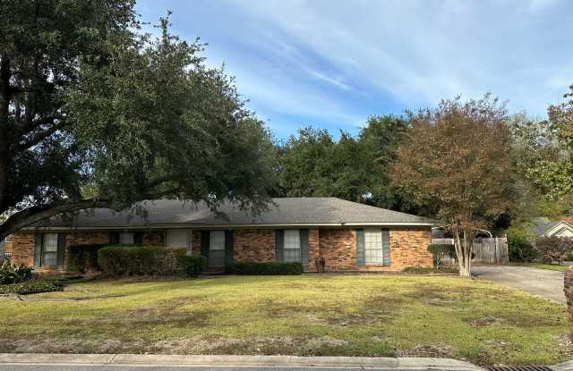 Beautiful 4 bedroom Brick Home!! - 2703 Cuba Boulevard, Monroe, LA 71201