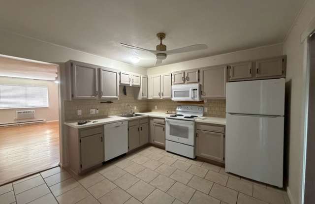 2 Bedroom 1.5 bath condo with attached garage Gallery 3