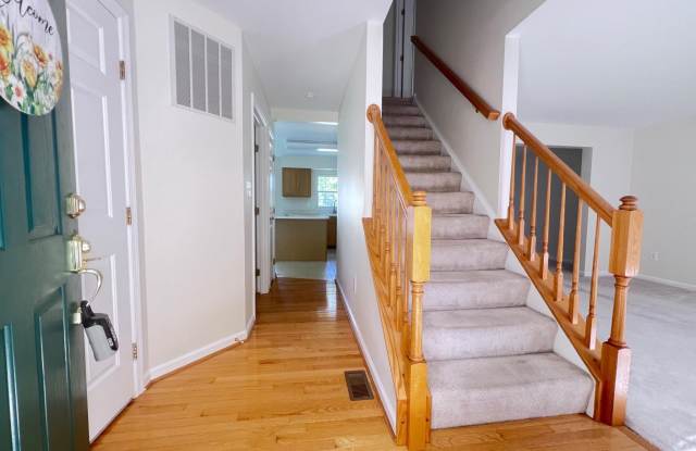 17207 SUMAC Court Gallery 3