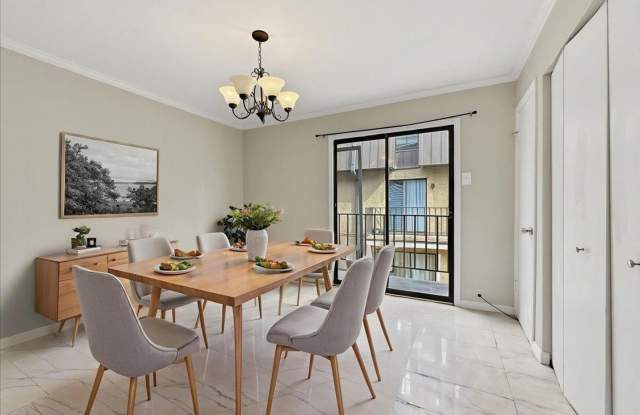 2 bedroom Condo Located in a Gated Community Gallery 4