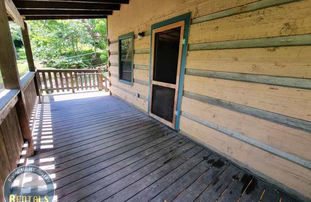 3bd Log Home Close to Town Gallery 3