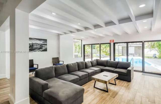 2639 Monroe St photos photos