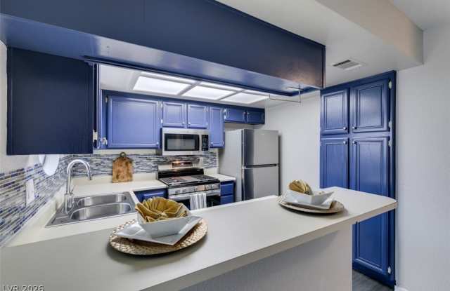 810 N Sloan Lane photos photos