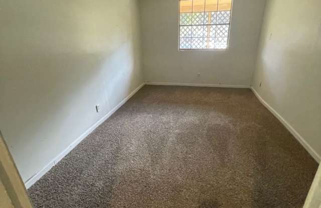 1ST MONTH FREE RENT 3 Bed 1 Bath Home | Pet Friendly with Large Fenced Yard | Washer Dryer Hook Ups | Section 8 Welcome Gallery 4