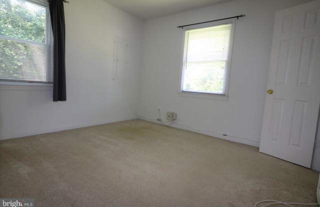 7525 MAGARITY ROAD Gallery 3
