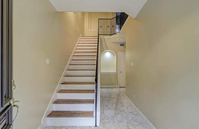 5609 Lacy Street Gallery 2