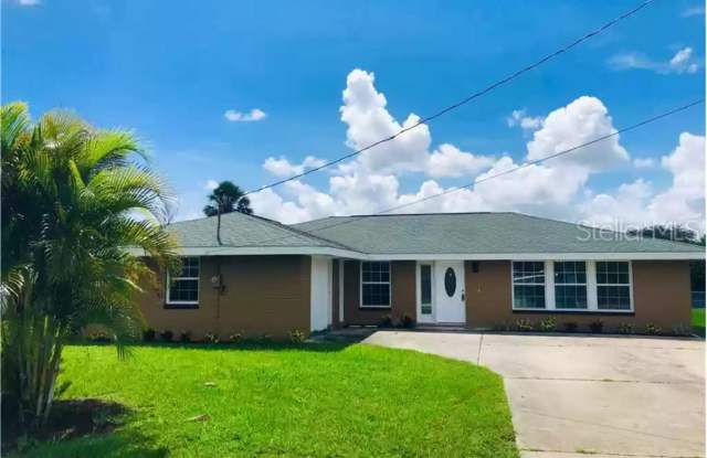 $1,825 ** AVAIL 6/7/25 ** 3 Bed / 2 Bath Single Family Home on the Canal ** Large Fenced in Yard on the Water photos photos
