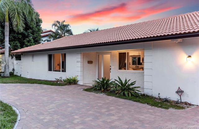 2824 NE 35th - 2824 NE 35th St, Fort Lauderdale, FL 33306