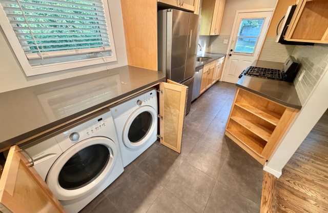 Charming El Segundo Bungalow w/ In-Unit Laundry  Huge Backyard! - 838 Penn Street, El Segundo, CA 90245