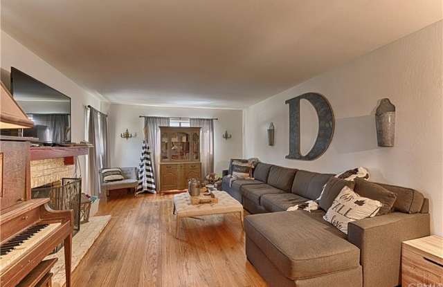 1527 W Chanticleer Road Gallery 3
