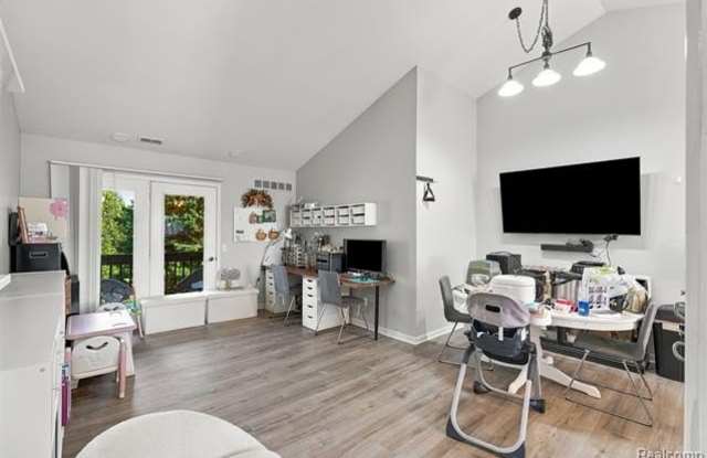 15139 Northpointe Drive Gallery 3