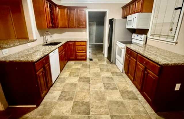 Price Drop! 4 Bedroom Rental Rental in Nottingham! Gallery 3