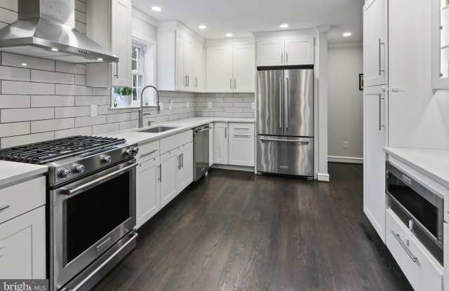 10 BOULDER BROOK Drive photos photos