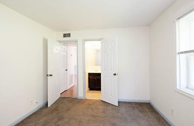 Pet-Friendly 2BR Apartment in Convenient Louisa Location Gallery 3