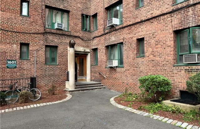 1601 Metropolitan Avenue - 1601 Metropolitan Avenue, Bronx, NY 10462