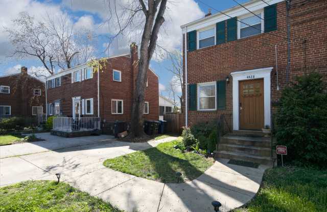 4428 Vermont Avenue Gallery 2