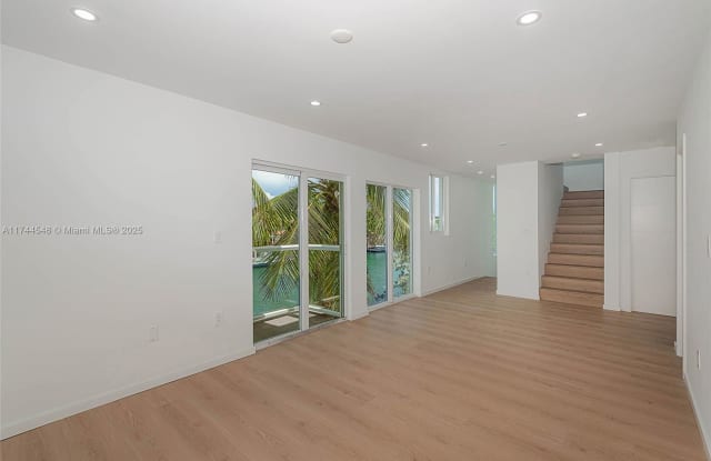 1975 Calais Drive photos photos