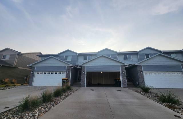 Modern 4bed/4bath near Jefferson Highschool - 4223 Knob Hill Court, Sioux Falls, SD 57107