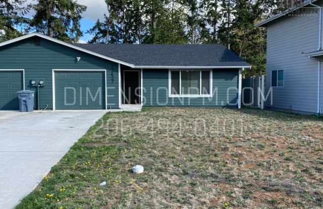 Wonderful 2 bed/1 bath duplex with fireplace and attached garage in Tacoma! photos photos