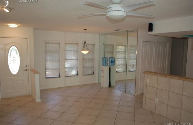 3040 SW Woodland Trail Gallery 4