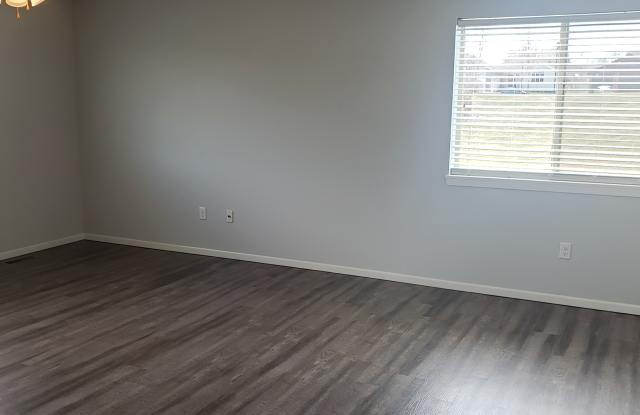 412 North Sioux Boulevard - 12 photos photos