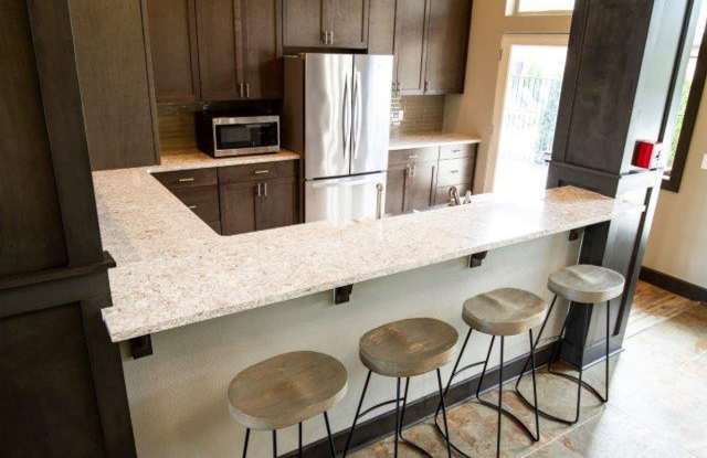 1 bedroom Townhome with attached garage Gallery 3