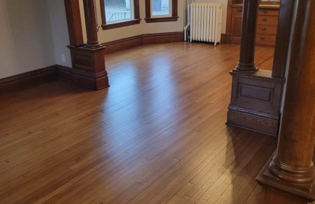 Huge house! Prime Location!! Available 6/1/24 - 1618 Selby Avenue, St. Paul, MN 55104