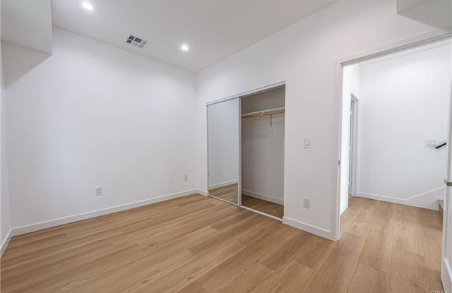 5251 Agnes Avenue photos photos