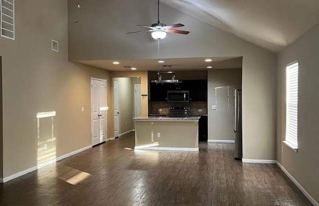 Room in 4 Bedroom Home at Riparian Rd photos photos
