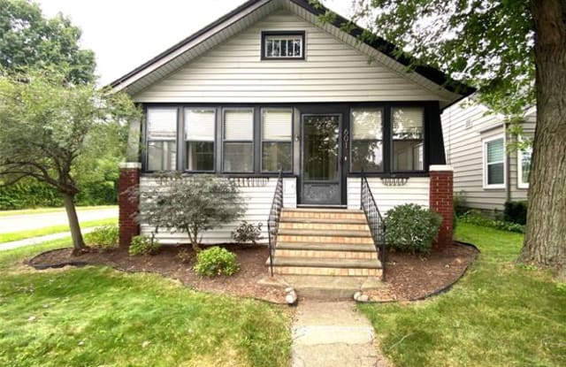 601 S Kenwood Avenue - 601 South Kenwood Avenue, Royal Oak, MI 48067