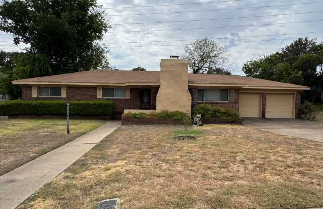 Quiet Peaceful 3 Bedroom Gallery 1