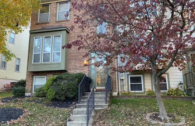 Spacious 2 Bedroom  Den EOG Townhome in Ellicott City! photos photos