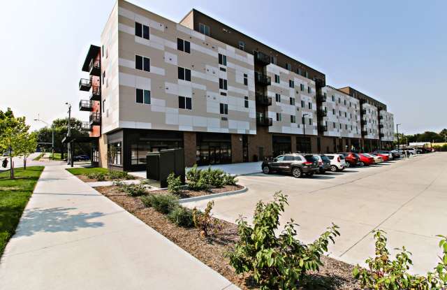 Square at 48 photos photos